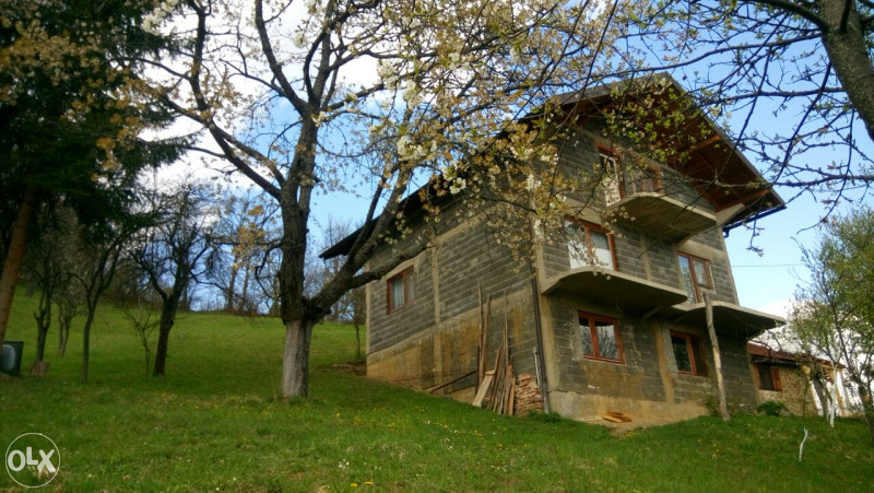 Zemljište kuća i prateći objekti 4