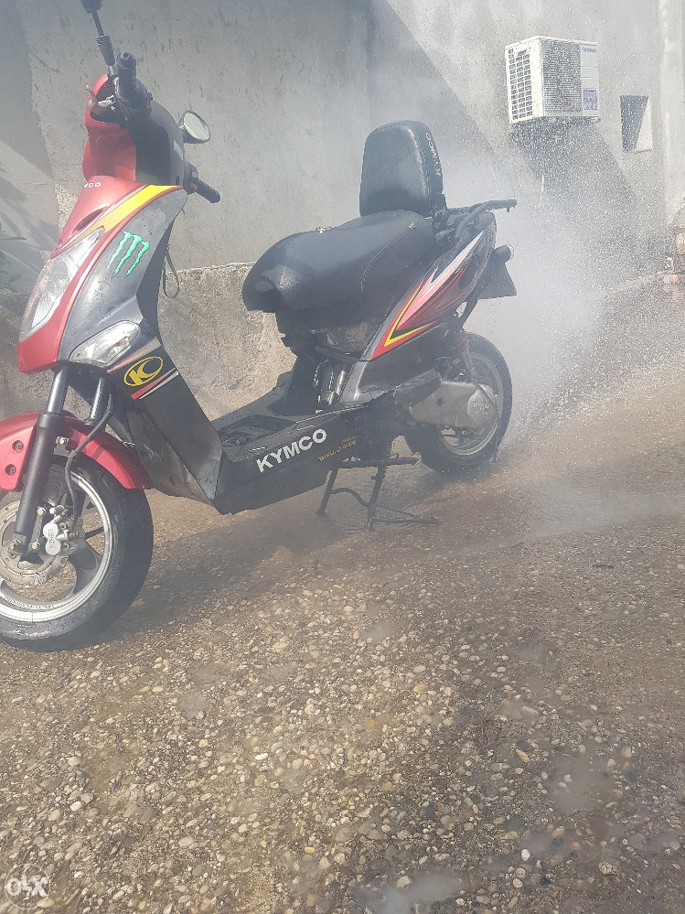 Kymco agility plastike dijelovi masina sat felge Motocikli u