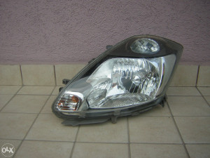 Lijevi far Toyota Passo