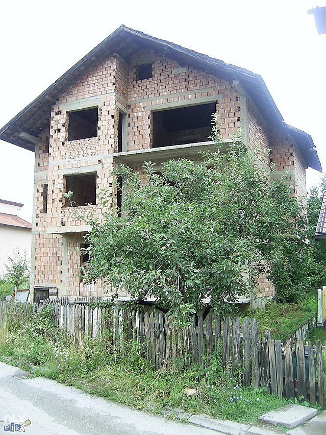KUĆA U PRIJEKOM