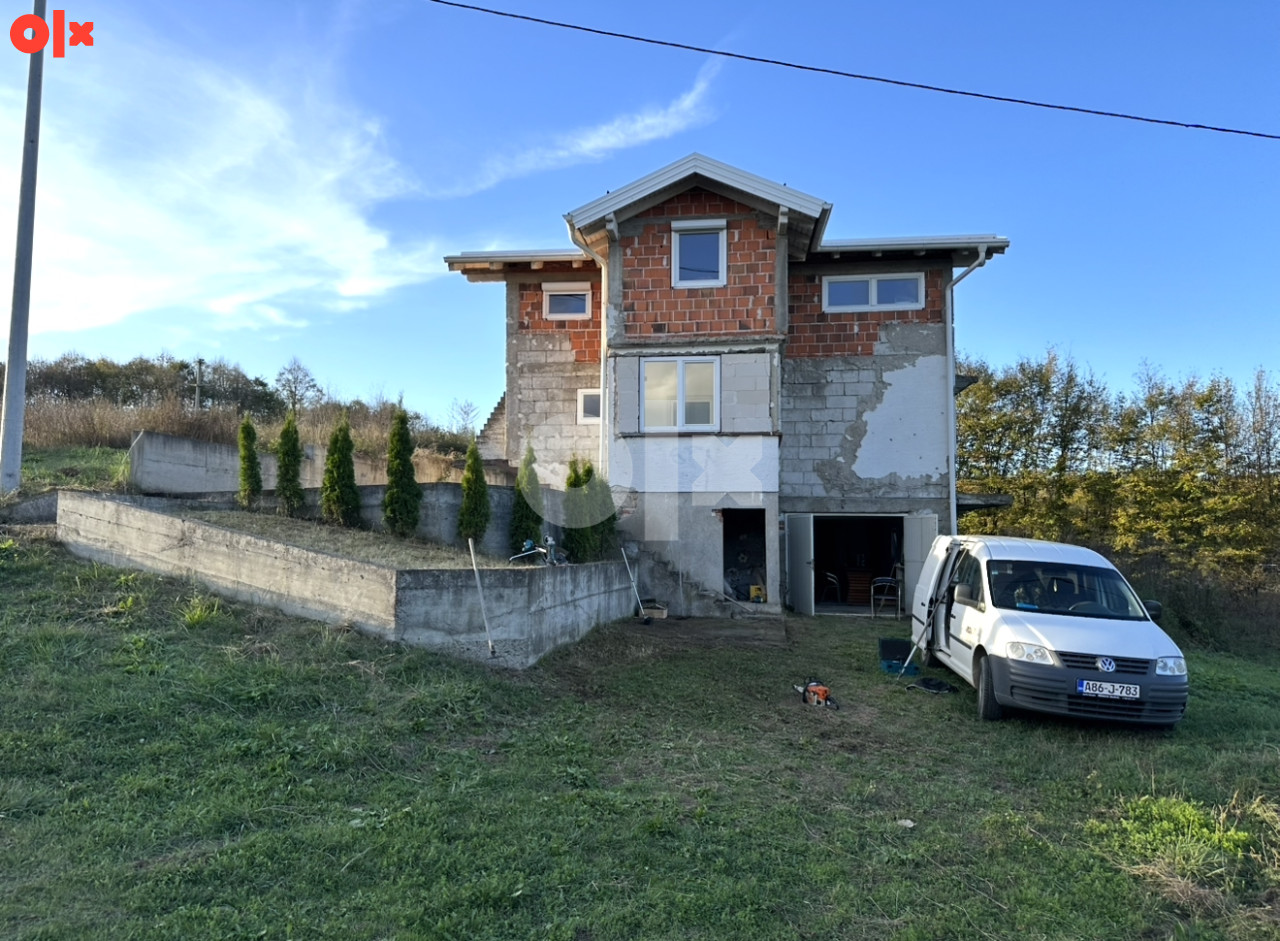 Kuca stala zemlja zemljiste bunar(5l/sec) 2km od  Dervente