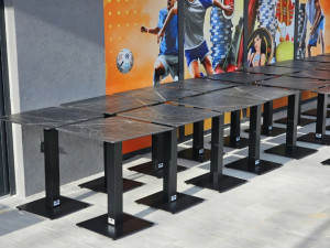 Stolovi za kafice postolja ploce baštu