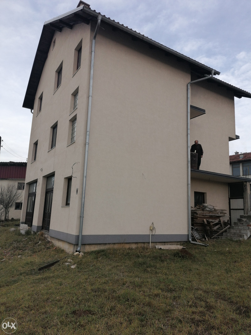 Kuca sa poslovnim prostorom i okucnicom - Sokolac 3