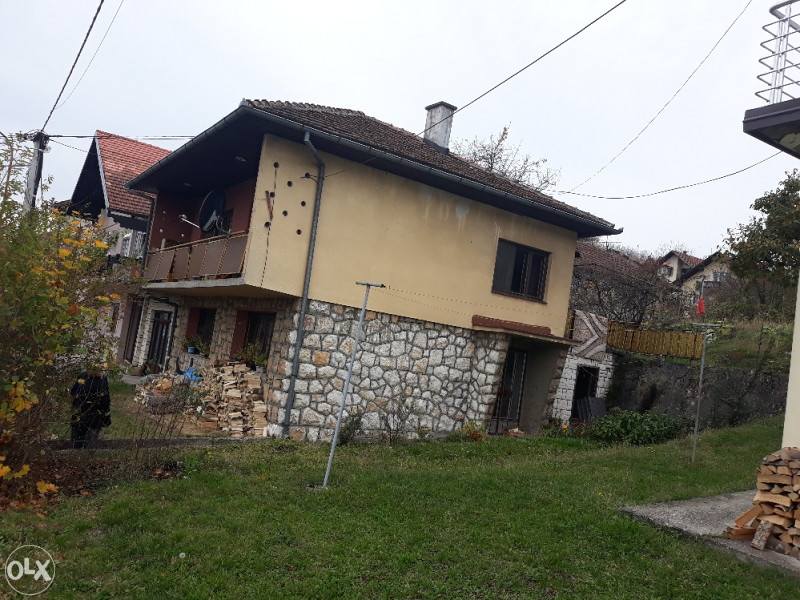 Kuca sa poslovnim prostorom u centru Doboja 2