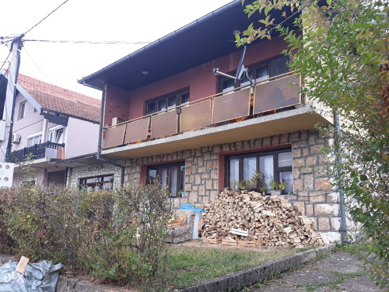 Kuca sa poslovnim prostorom u centru Doboja 3