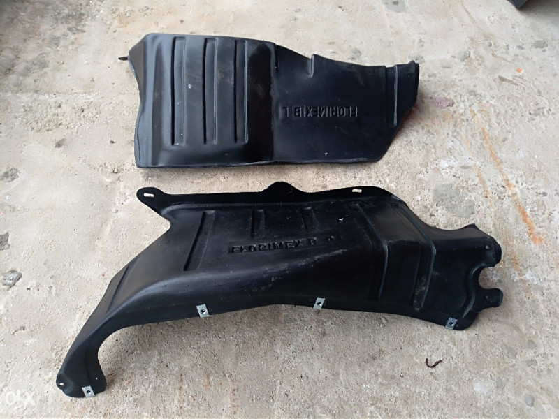 Pvc nosaci ljevi - desni za zastitu motora golf 4,