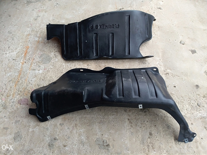 Pvc nosaci ljevi - desni za zastitu motora golf 4,