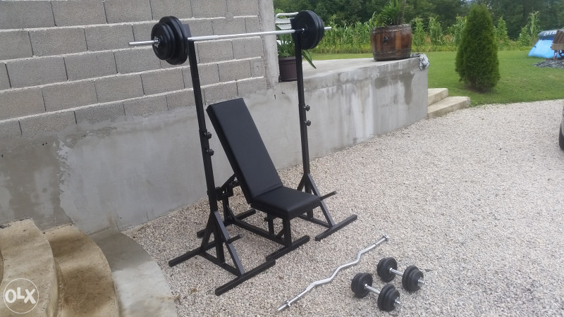 Teretana, bench klupa, nosači, 80kg tegova i sve šipke