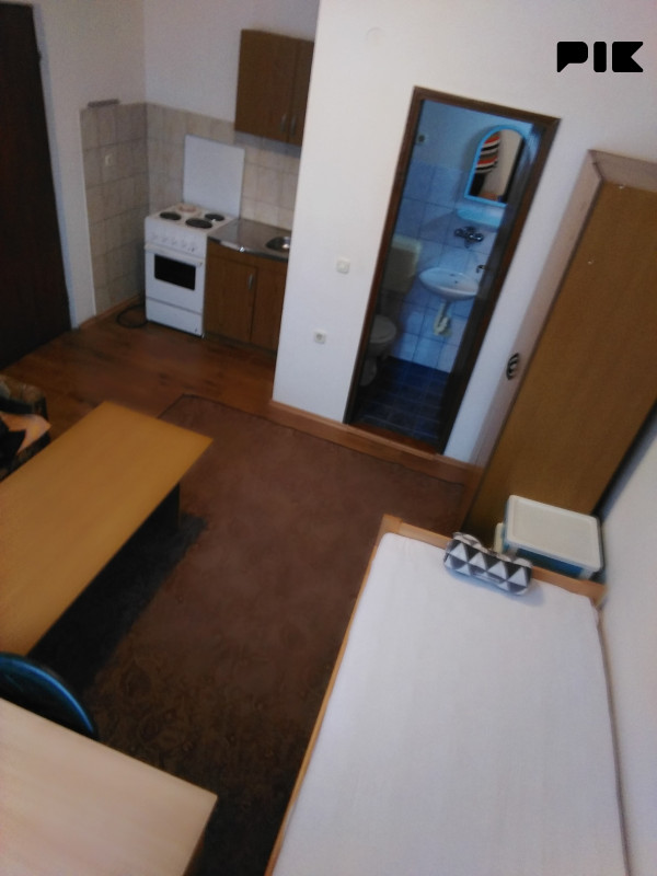 Stan studio apartman za studente ili samce radnke Tuzla zuta kuca
