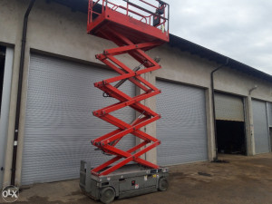 IZNAJMLJIVANJE I NAJAM DIZALICA