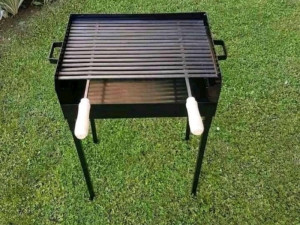 Rostilj sa nogarima,rasklopivi