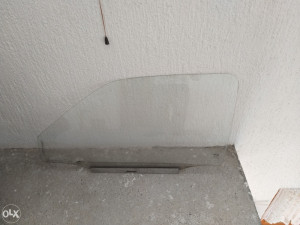 Prednje lijevo staklo opel kadett kadet 2 vrata suza