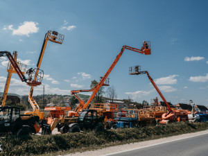 Iznajmljivanje dizalica (korpe/makaze), autodizalica, viljuškari