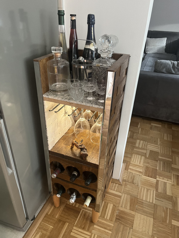 POLICA ZA PIĆE (MINI BAR)