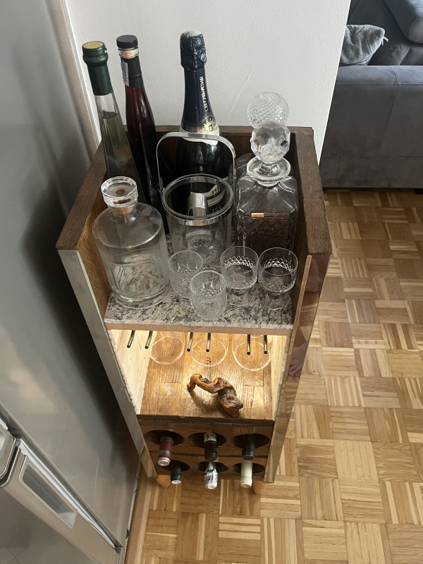 POLICA ZA PIĆE (MINI BAR)