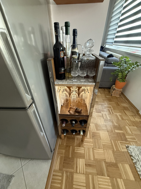 POLICA ZA PIĆE (MINI BAR)