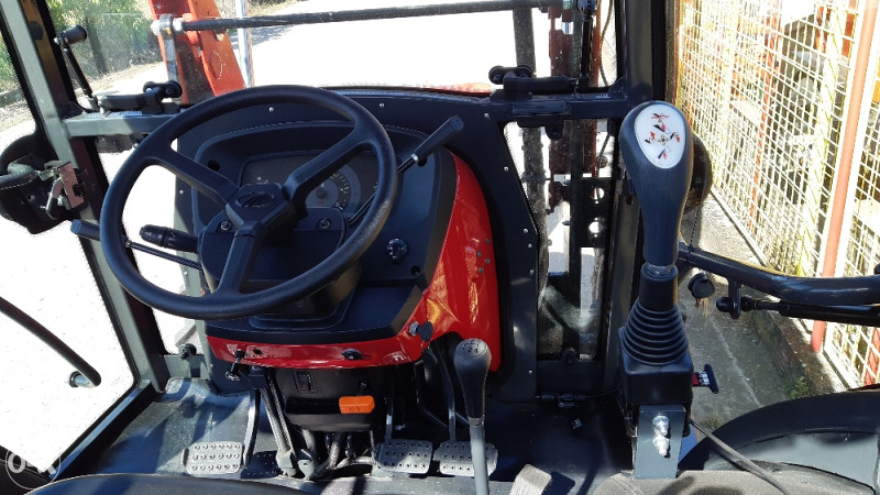 Mahindra 6060 utovarivac MT01