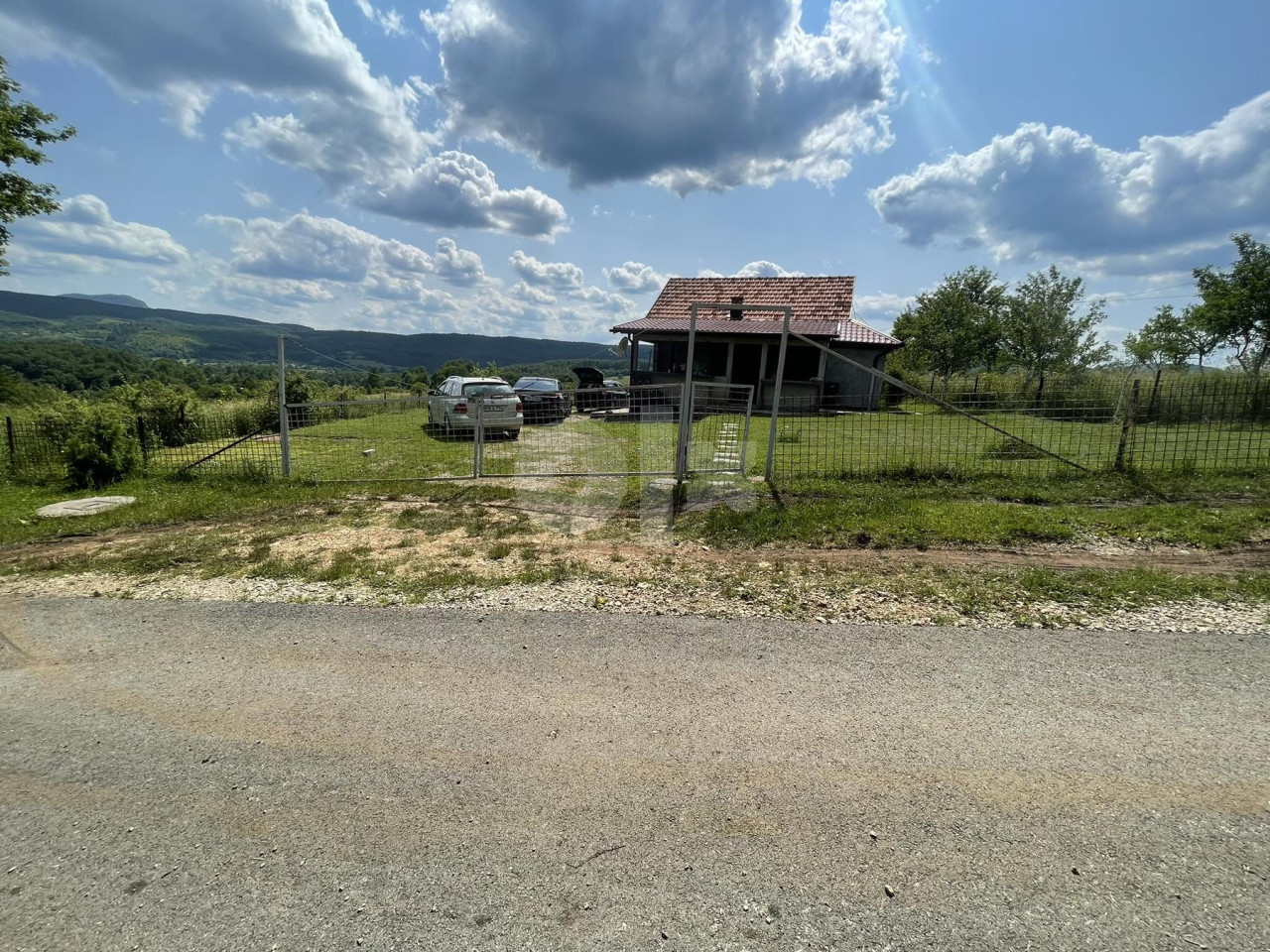 Imanje-Farma  sa kucom i velikom stalom 2