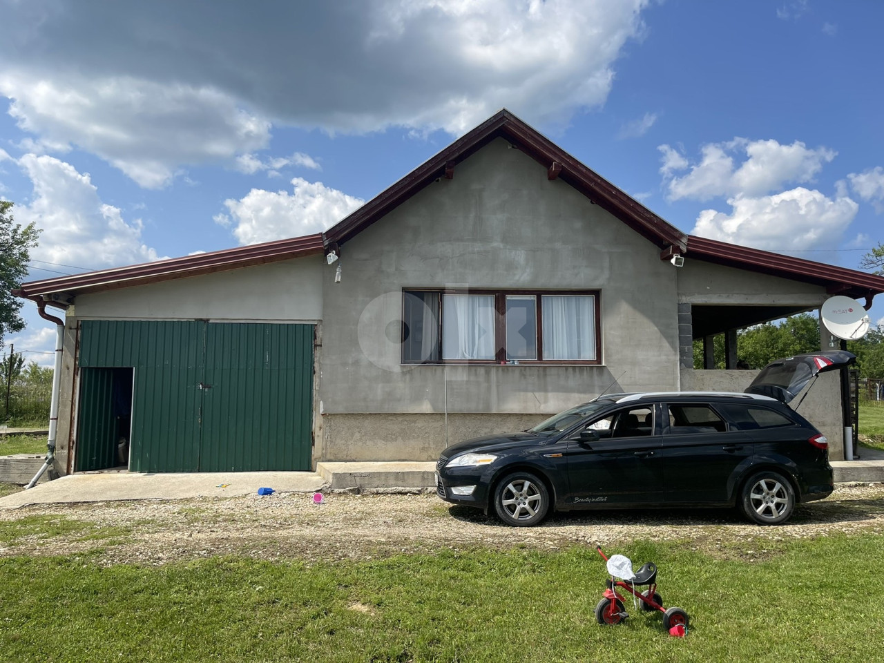 Imanje-Farma  sa kucom i velikom stalom – další