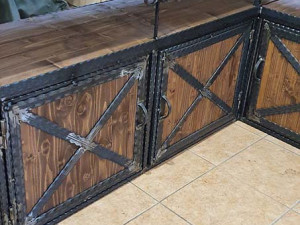 Kovana polica stalaža