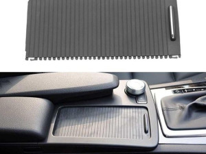 Mercedes C klasa plastika unutrasnjosti W204 poklopac