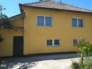 Porodična kuća sa garažom i voćnjakom photo 3