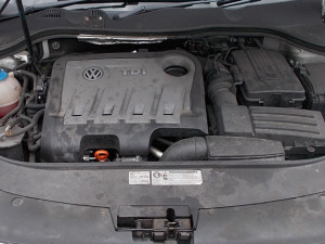 VW Passat 2012 2.0 TDI-dijelovi limarije i mehanike