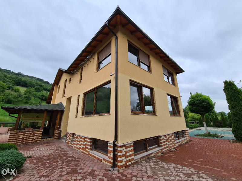 Prodaja kuća/vila sa Bazenom i pratećim sadržajima 2