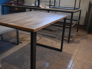 Sto puno drvo metalne noge