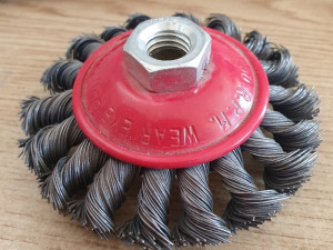 Masinska cetka 115mm celicna