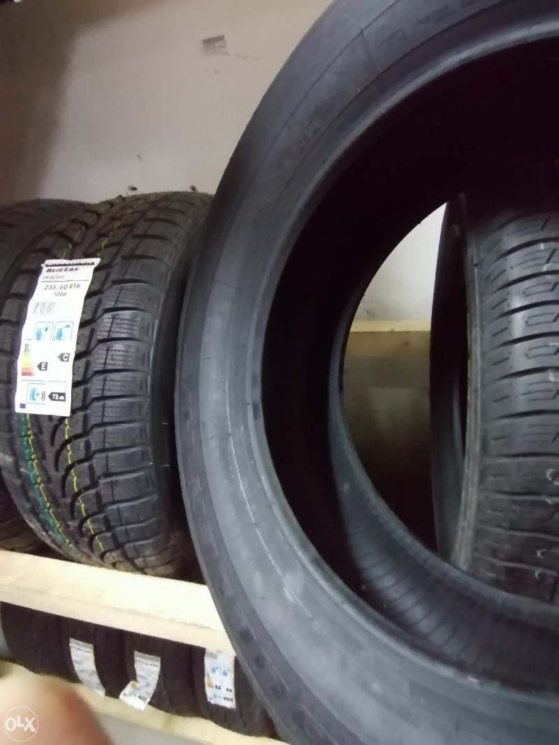 235/60 R16 Bridgestone Dueler 687