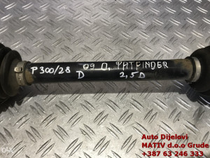 Poluosovina LIJEVA Nissan Pathfinder 2,5 dci automatik 2008