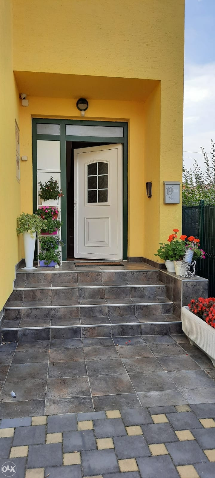 Stambeno poslovna zgrada / kuća Sanski Most 2