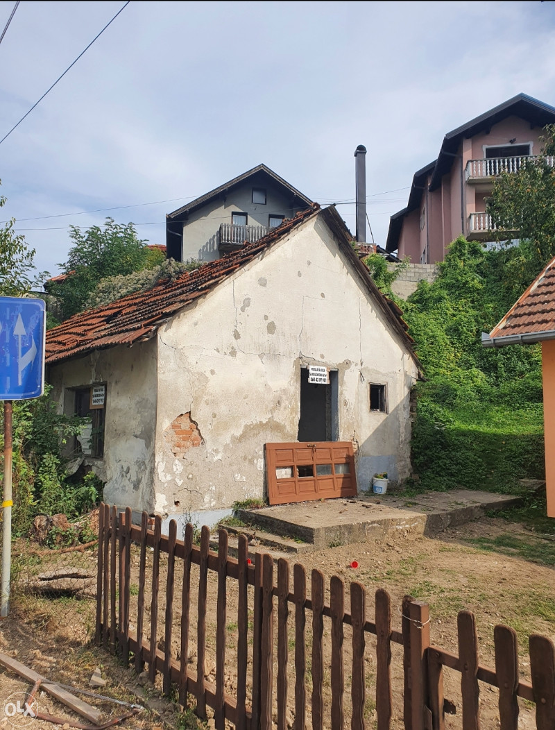 Prodajem plac 667 kvadrata sa starom kucom. 0061403682026 5