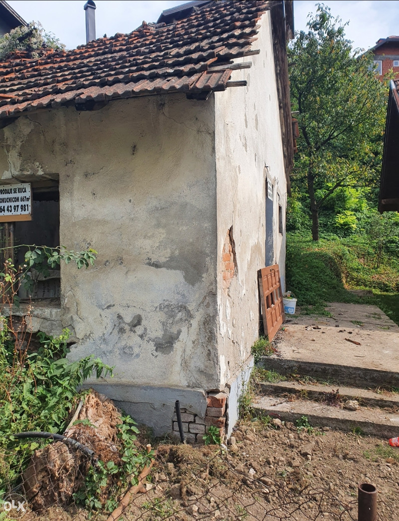 Prodajem plac 667 kvadrata sa starom kucom. 0061403682026 4