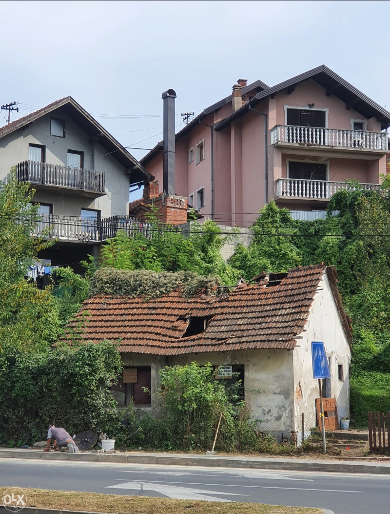 Prodajem plac 667 kvadrata sa starom kucom. 0061403682026 3