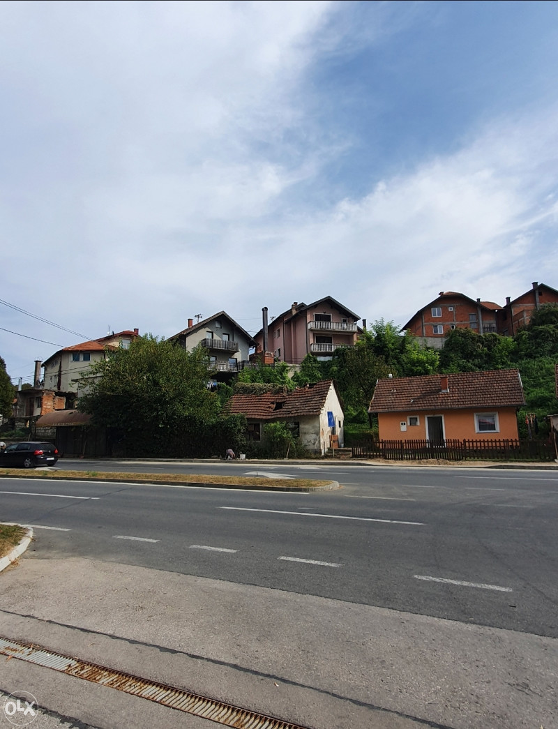 Prodajem plac 667 kvadrata sa starom kucom. 0061403682026 6
