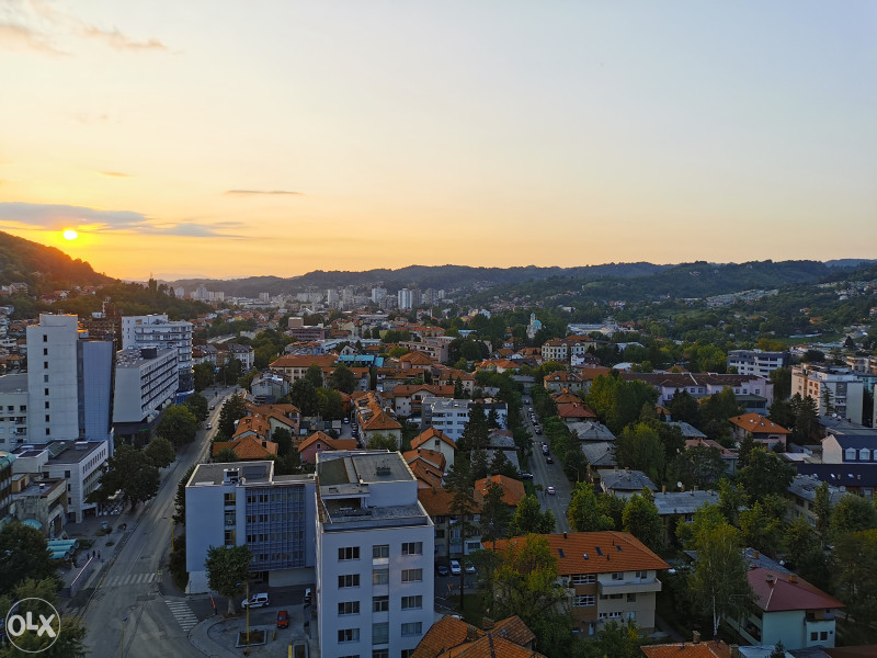Luksuzni apartman sa parkingom u zgradi Mellain stan na dan Tuzla 20
