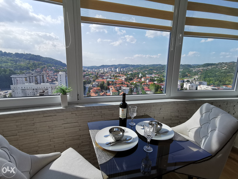Luksuzni apartman sa parkingom u zgradi Mellain stan na dan Tuzla