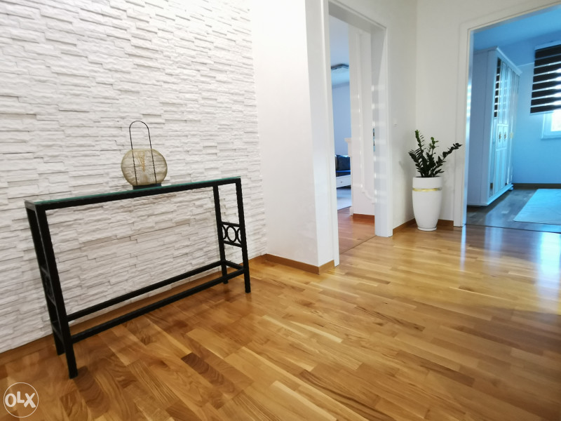 Luksuzni apartman sa parkingom u zgradi Mellain stan na dan Tuzla 14