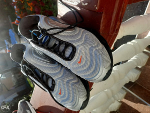 Patike NIKE 720 43. Broj