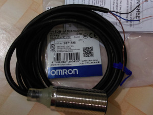 INDUKTIVNI PREKIDAČ E2B-M18KS08WPB2 PNP NC