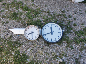 Sat zidni SIMENS elektricni 1x