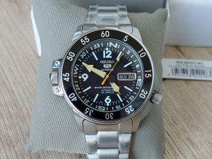 Seiko 5 Map Meter SKZ211K1 MUŠKI SAT