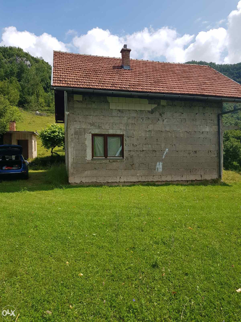 Kuća, pomoćni objekat, zemljište, Kijevo kod Sarajeva