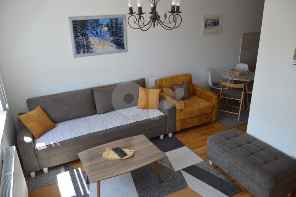 Stan na Dan Pale, Apartman "Pahulja" preko puta svadbenog salona