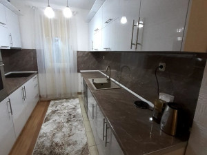 Kuhinja medijapan visoki sjaj i zidna obloga