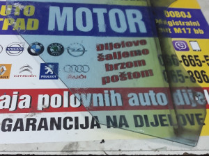 Staklo vrata prednji lijevi ford s max 07god.