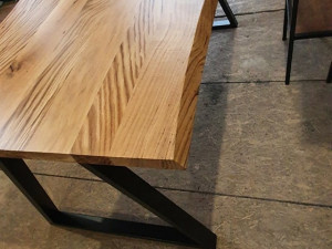 Stol hrast live edge