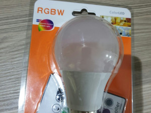 LED RGB SIJALICA U BOJI SA DALJINSKIM E27 10W